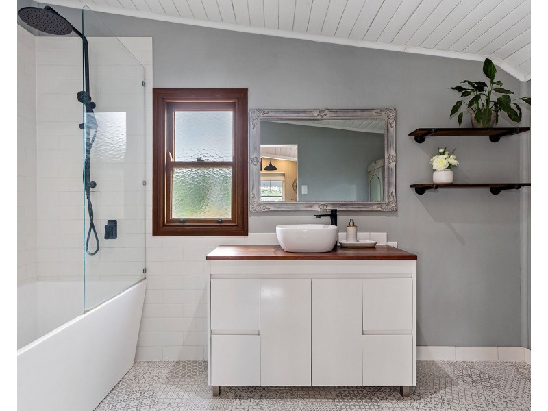 25 Alexandra Street, Booval QLD 4304