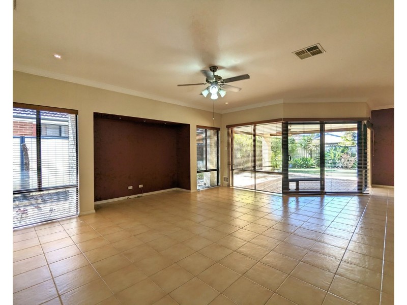 2 Monroe Turn, Success WA 6164