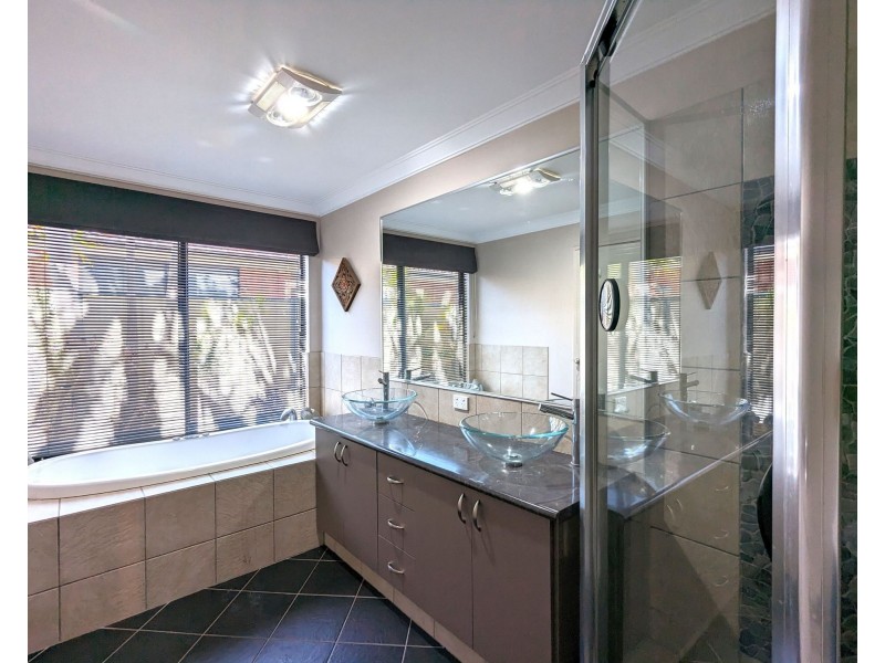 2 Monroe Turn, Success WA 6164