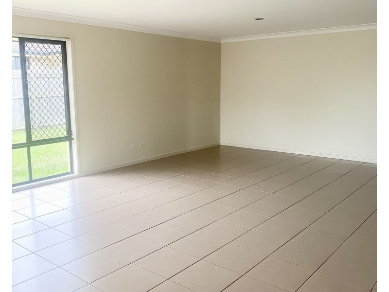 5 Robinia Court, Morayfield QLD 4506