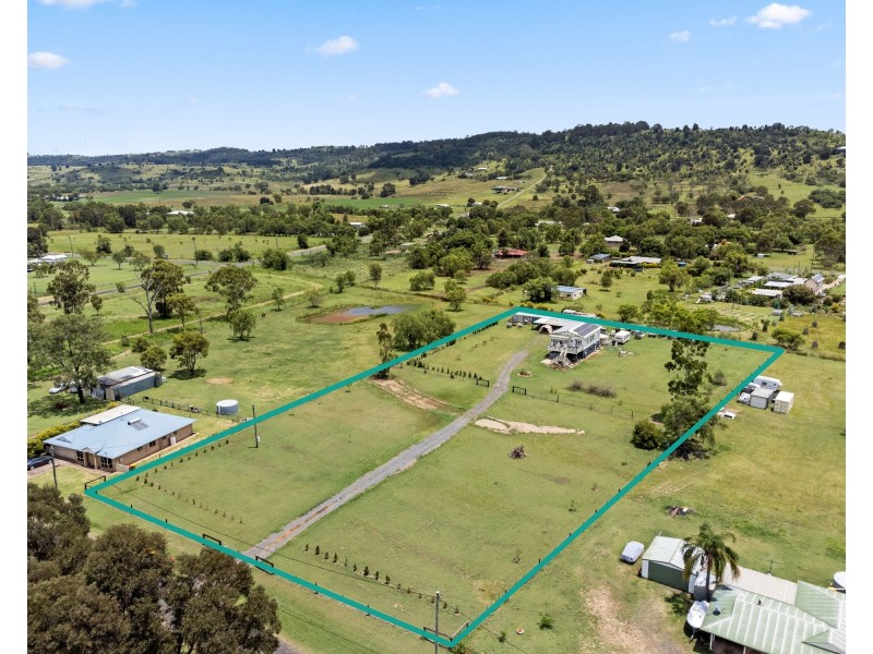 5 Leslee Court, Summerholm QLD 4341