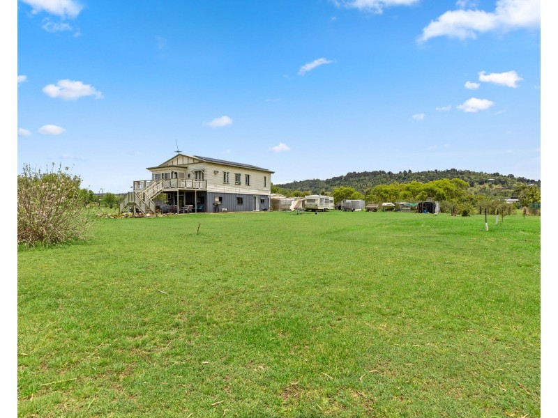 5 Leslee Court, Summerholm QLD 4341