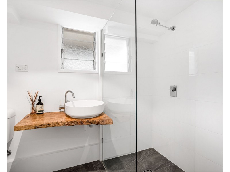 7 Hinckley Street, Manly West QLD 4179