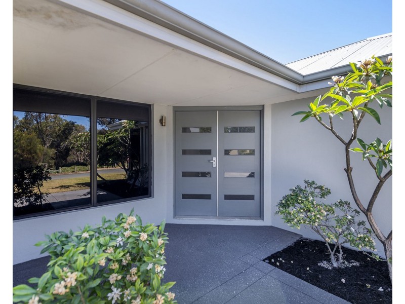 64 Buttercup Parkway, Halls Head WA 6210