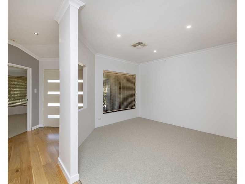 64 Buttercup Parkway, Halls Head WA 6210