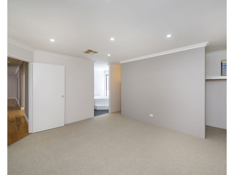 64 Buttercup Parkway, Halls Head WA 6210