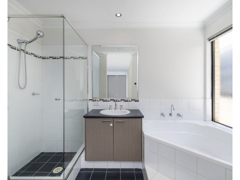 64 Buttercup Parkway, Halls Head WA 6210