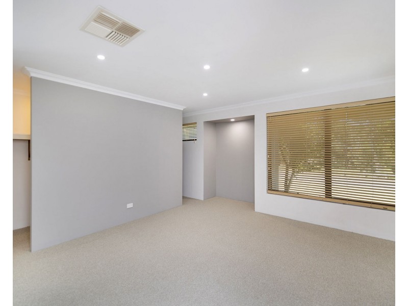 64 Buttercup Parkway, Halls Head WA 6210