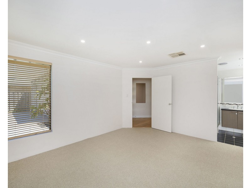 64 Buttercup Parkway, Halls Head WA 6210