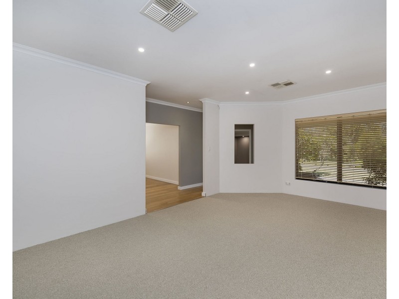 64 Buttercup Parkway, Halls Head WA 6210