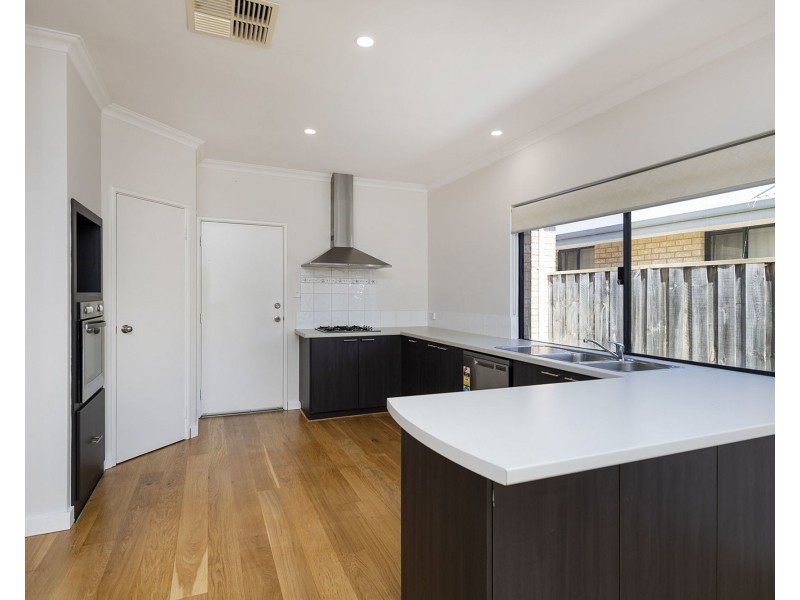 64 Buttercup Parkway, Halls Head WA 6210