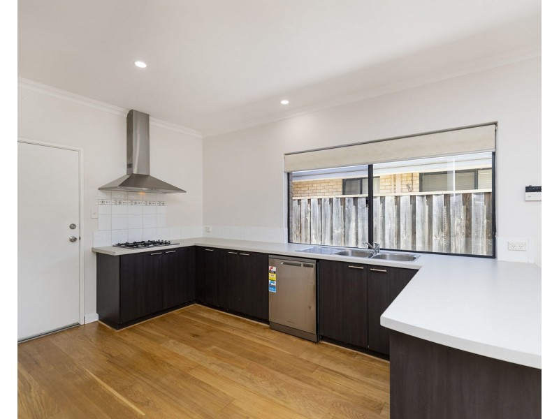 64 Buttercup Parkway, Halls Head WA 6210