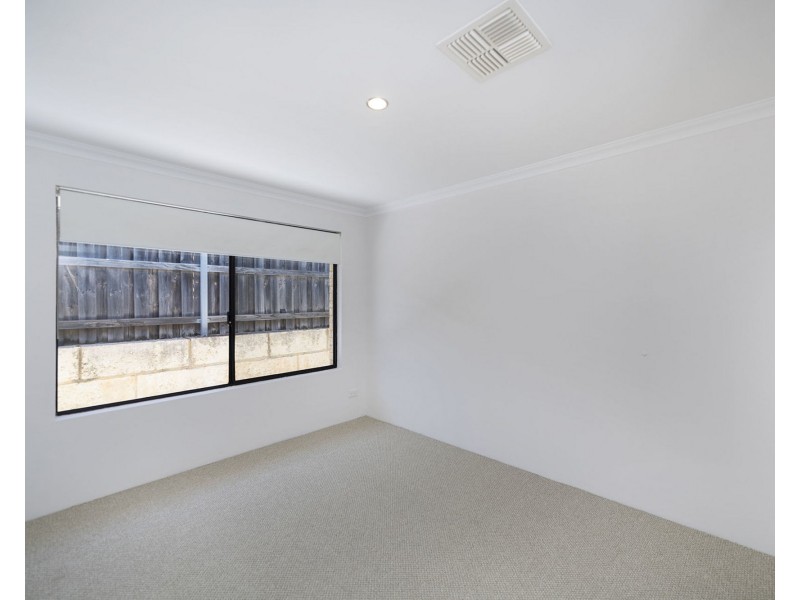 64 Buttercup Parkway, Halls Head WA 6210