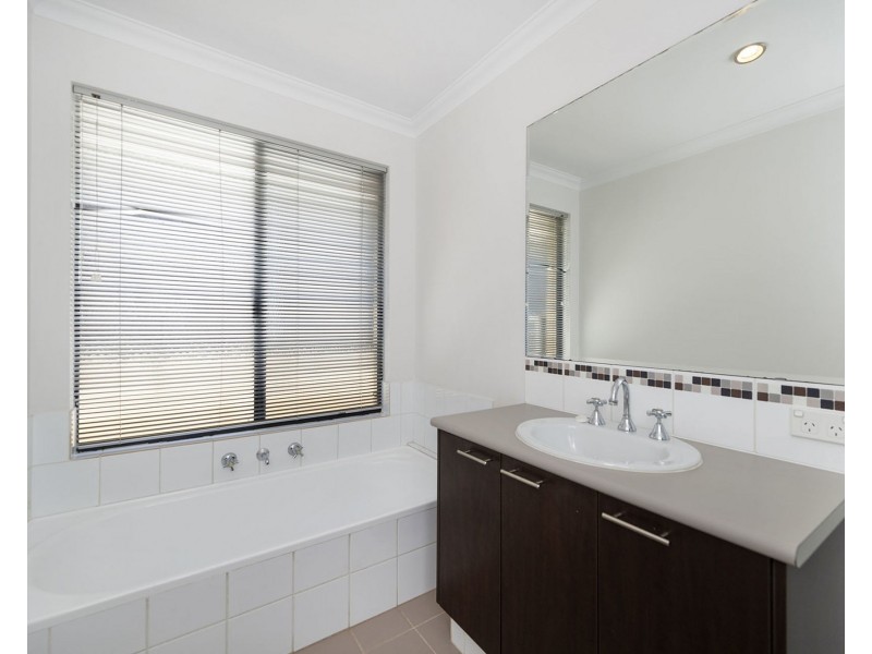 64 Buttercup Parkway, Halls Head WA 6210