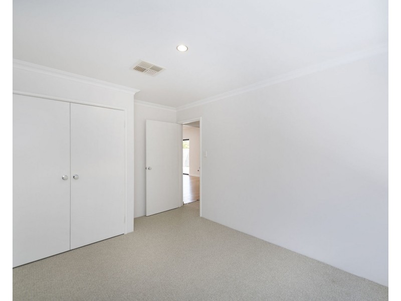 64 Buttercup Parkway, Halls Head WA 6210