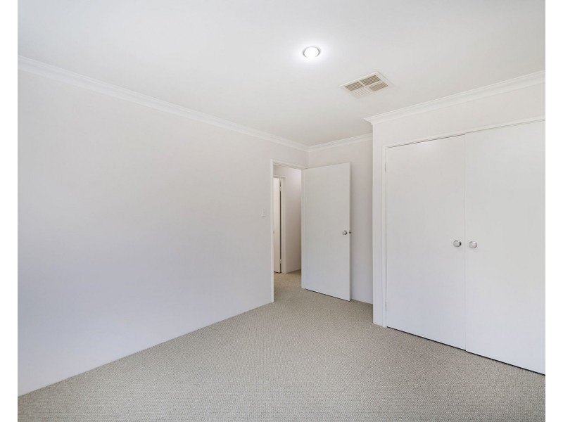 64 Buttercup Parkway, Halls Head WA 6210