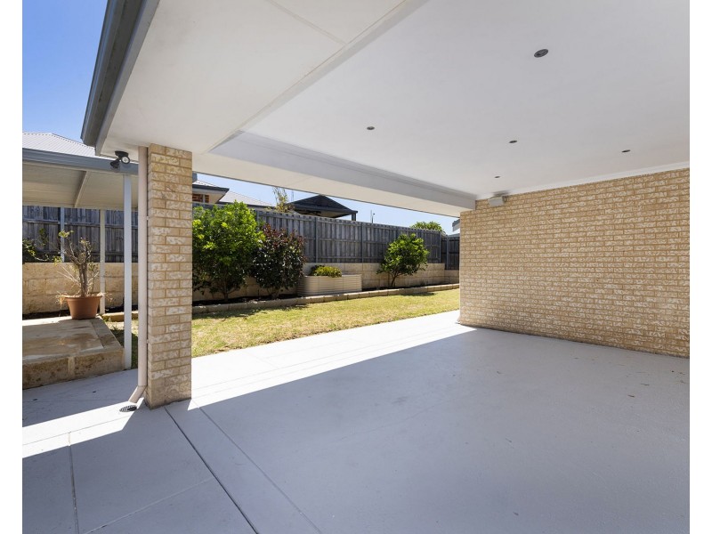 64 Buttercup Parkway, Halls Head WA 6210