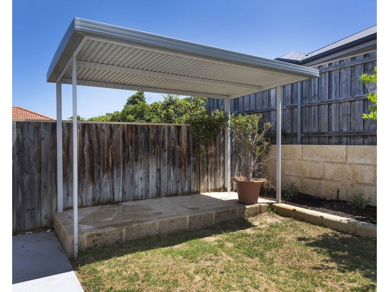 64 Buttercup Parkway, Halls Head WA 6210