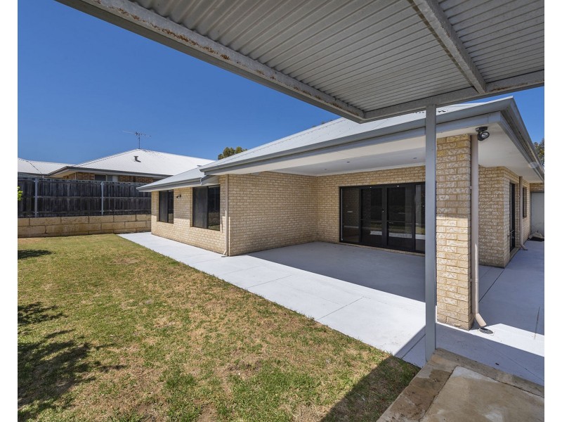 64 Buttercup Parkway, Halls Head WA 6210