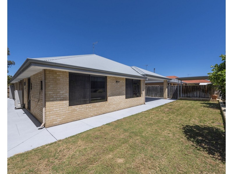 64 Buttercup Parkway, Halls Head WA 6210