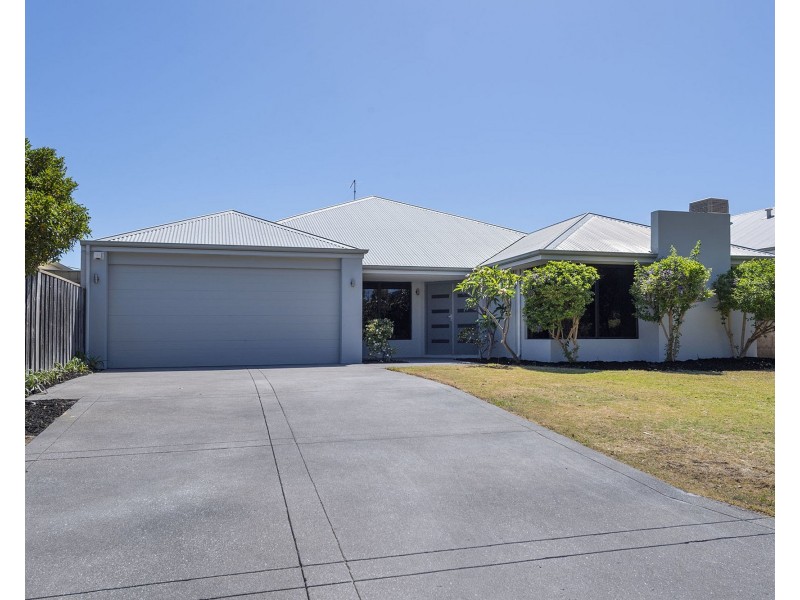 64 Buttercup Parkway, Halls Head WA 6210