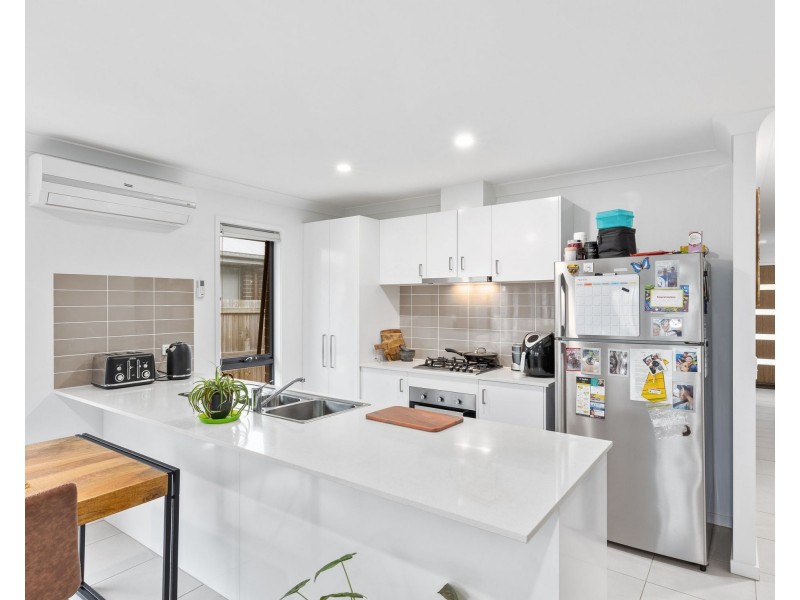 4 Mary Cres, Rosewood QLD 4340