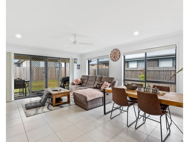 4 Mary Cres, Rosewood QLD 4340