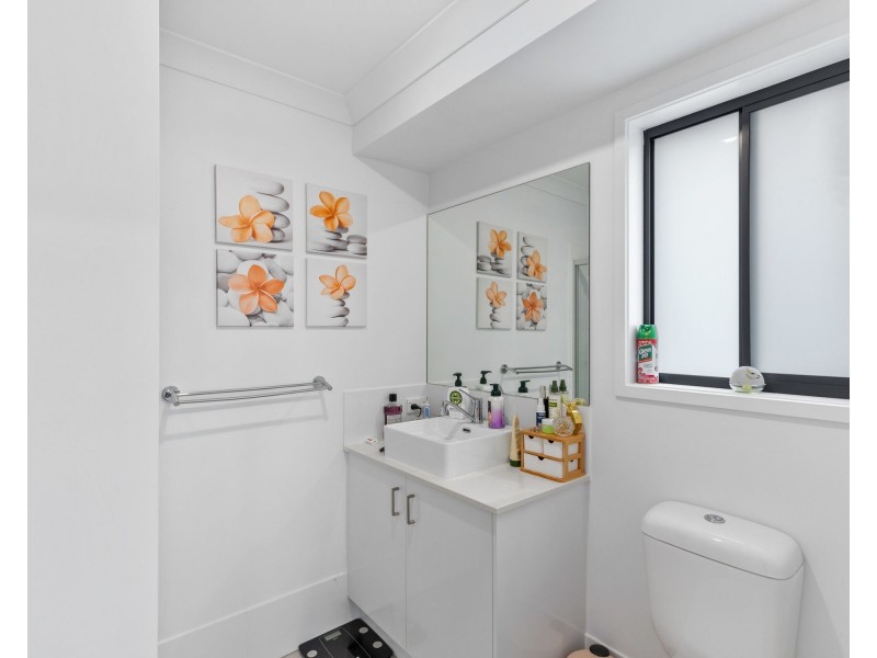 4 Mary Cres, Rosewood QLD 4340