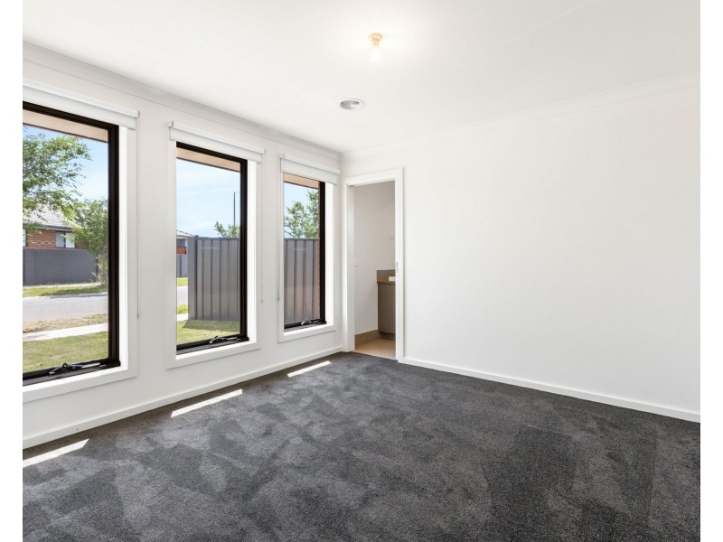 32 Hues Street, Craigieburn VIC 3064