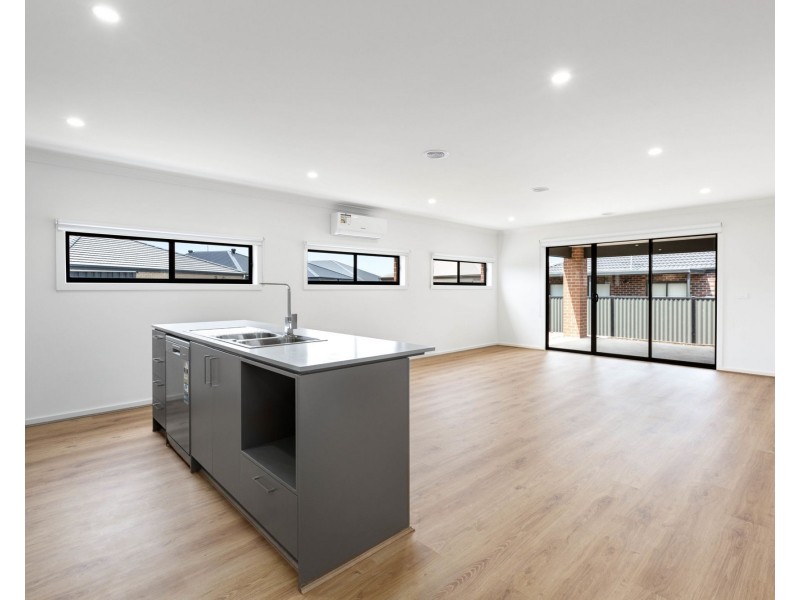 32 Hues Street, Craigieburn VIC 3064