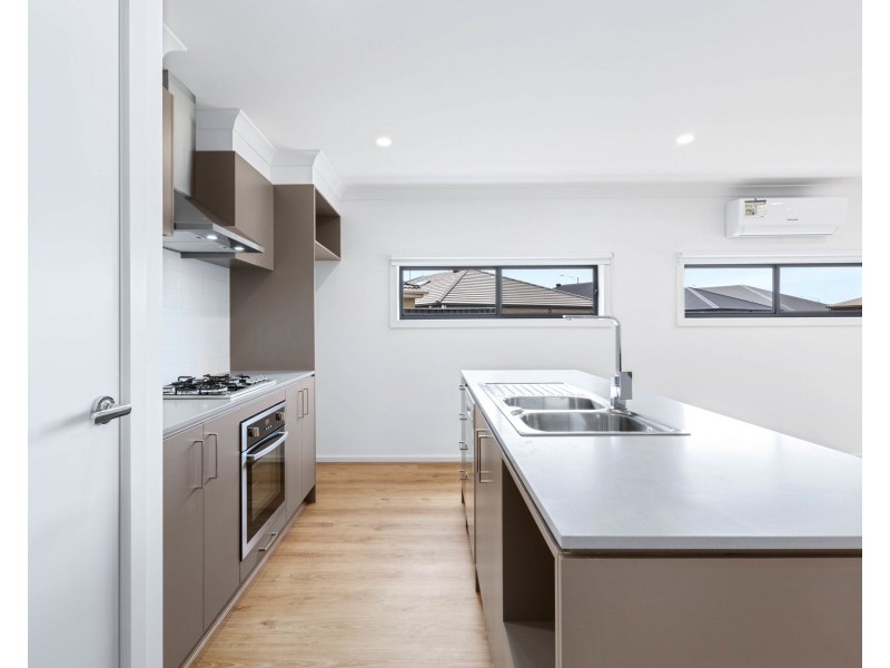 32 Hues Street, Craigieburn VIC 3064