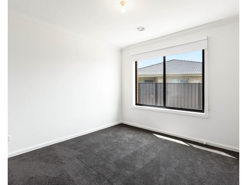 32 Hues Street, Craigieburn VIC 3064