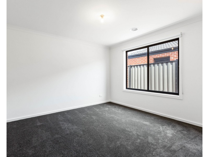 32 Hues Street, Craigieburn VIC 3064