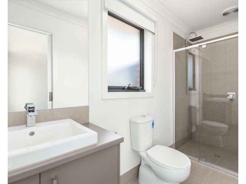 32 Hues Street, Craigieburn VIC 3064