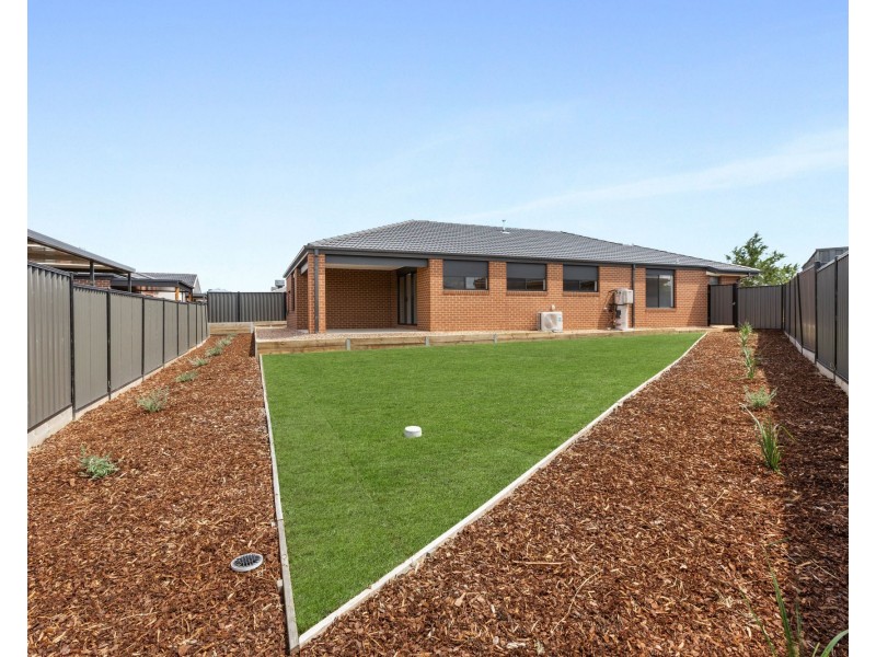 32 Hues Street, Craigieburn VIC 3064