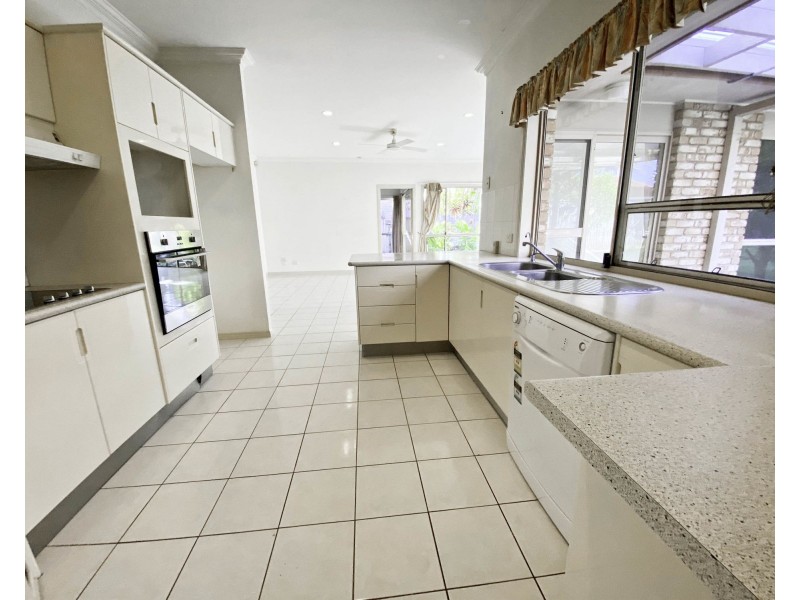 3 Hudson Court, Benowa QLD 4217