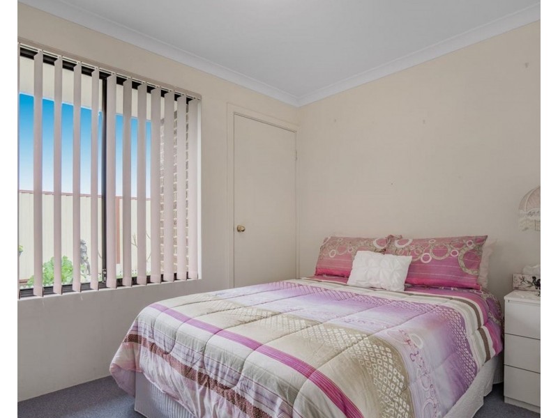 4 Isdell Mews, Waikiki WA 6169