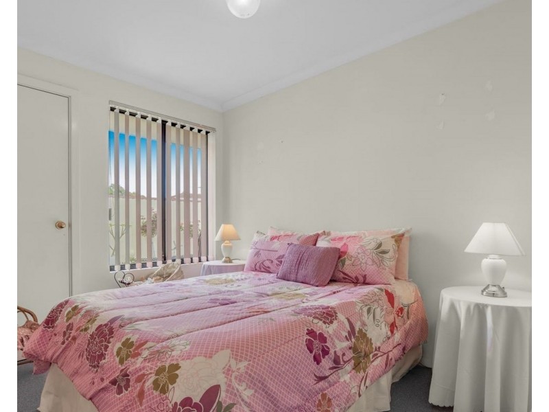 4 Isdell Mews, Waikiki WA 6169