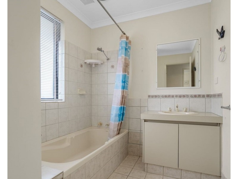 4 Isdell Mews, Waikiki WA 6169