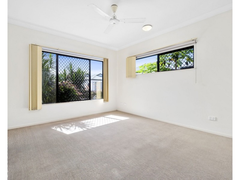 21/190-194 Irene Street, Mooroobool QLD 4870