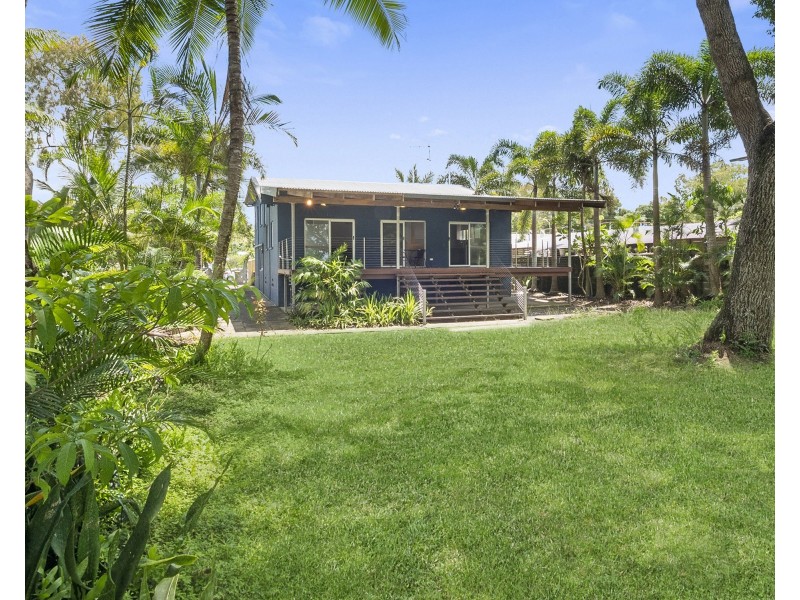 34 Poinsettia Street, Holloways Beach QLD 4878