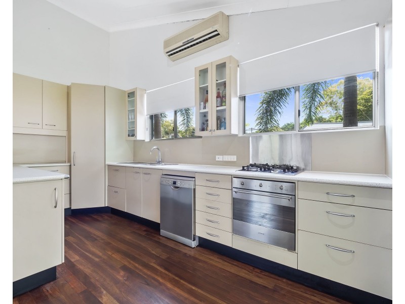 34 Poinsettia Street, Holloways Beach QLD 4878