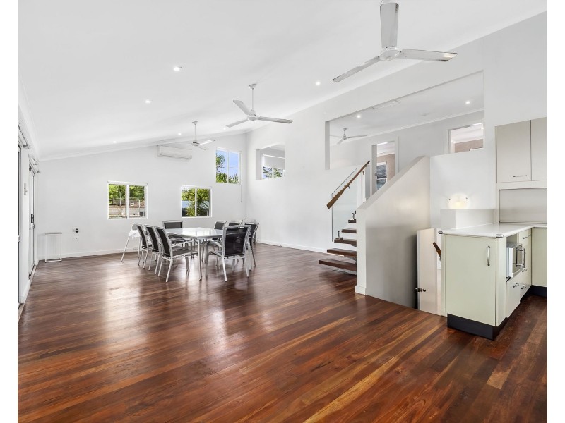 34 Poinsettia Street, Holloways Beach QLD 4878
