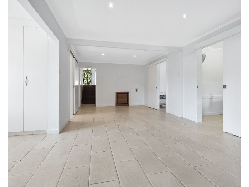 34 Poinsettia Street, Holloways Beach QLD 4878