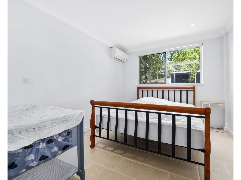 34 Poinsettia Street, Holloways Beach QLD 4878
