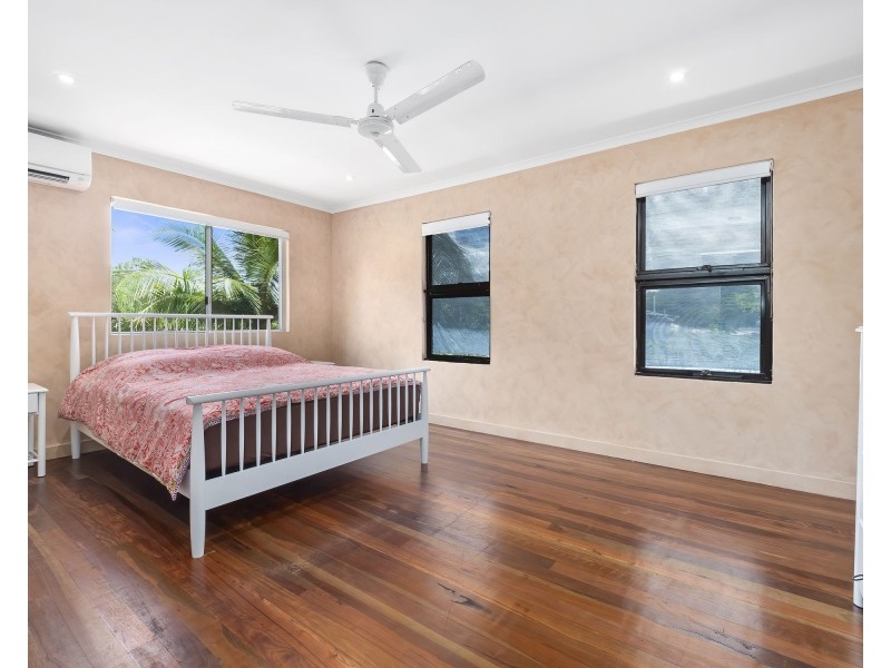34 Poinsettia Street, Holloways Beach QLD 4878