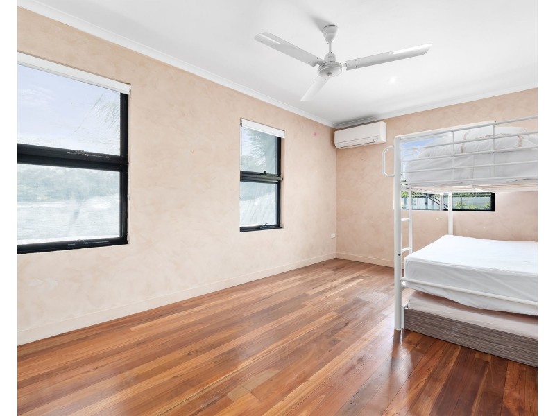 34 Poinsettia Street, Holloways Beach QLD 4878
