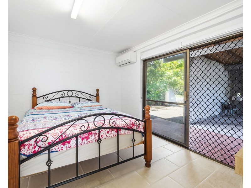 34 Poinsettia Street, Holloways Beach QLD 4878