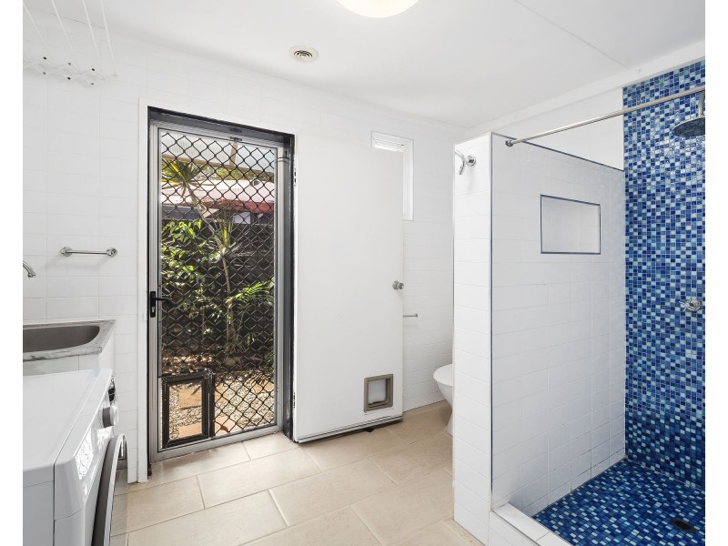 34 Poinsettia Street, Holloways Beach QLD 4878