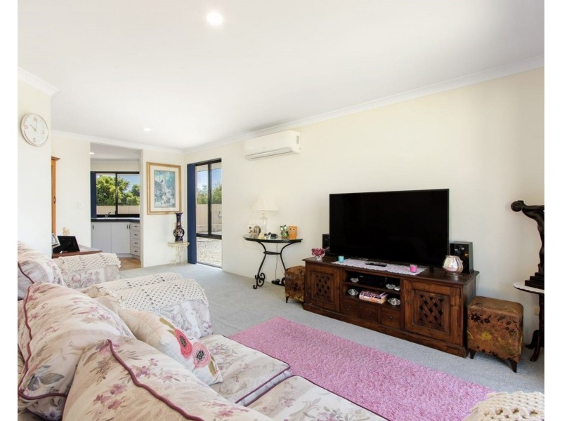 10 Fitzsimmonds Place, Leda WA 6170